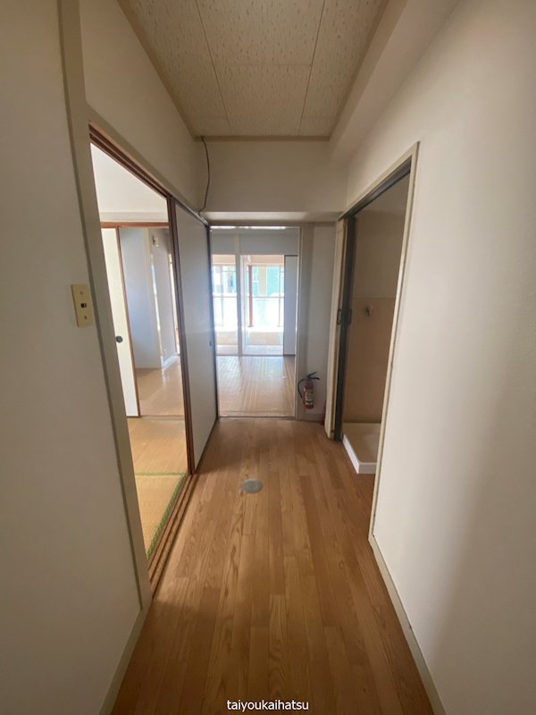 やつえビル  玄関